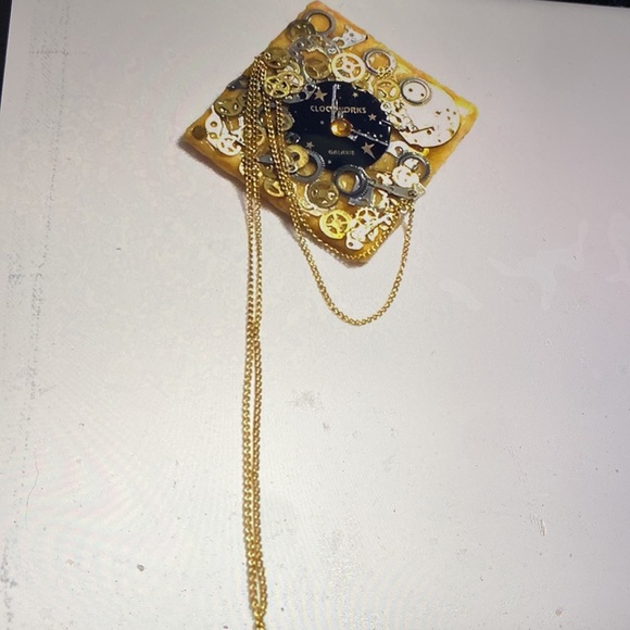 Vintage real saltine cracker, brooch pin looks like a clock - Picture 2 of 6